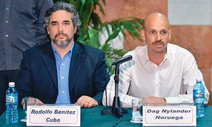Rodolfo Benitez (a sin.) e Dag Nylander (a dx.). Rappresentano rispettivamente Cuba e Norvegia, i due paesi garanti dei negoziati. Foto: Semana.com