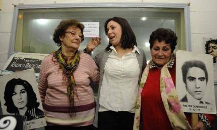 “REAPARECIDA” A 37 ANNI. Claudia, la nipote recuperata numero 117 e i suoi quattro padri. Il rincontro con la famiglia biologica