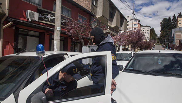 ARRESTATO UN PRESUNTO “NIPOTE” DEL PAPA. L’uomo sarebbe figlio di una cugina di Bergoglio, oggi magistrato in pensione, ed è accusato di truffa per una somma ingente