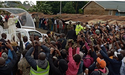 GLOSSA AD UNA CITAZIONE AFRICANA. L’approccio di Francesco nelle periferie povere dell’Africa ricalca quello di Bergoglio arcivescovo nelle villas miserias di Buenos Aires