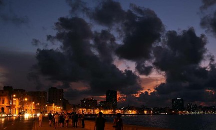 COME SARA’ CUBA TRA DIECI ANNI. La rivista cattolica Espacio Laical pone la domanda a intellettuali, scrittori, politici. Per capire dove va l’Isola dopo il disgelo con gli Stati Uniti COME SARA’ CUBA TRA DIECI ANNI. La rivista cattolica Espacio Laical pone la domanda a intellettuali, scrittori, politici. Per capire dove va l’Isola dopo il disgelo con gli Stati Uniti