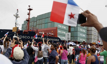 PANAMA. IL CANALE RADDOPPIA E I CINESI PASSANO PER PRIMI. Inaugurate le nuove chiuse per le navi Post Panamax, i giganti del mare di ultima generazione PANAMA. IL CANALE RADDOPPIA E I CINESI PASSANO PER PRIMI. Inaugurate le nuove chiuse per le navi Post Panamax, i giganti del mare di ultima generazione