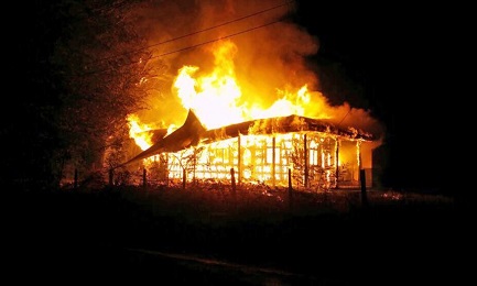 CILE. QUEGLI STRANI INCENDI DI CHIESE. Un fenomeno unico in tutta la regione latinoamericana. Cosa sta succedendo e perché? C’è dietro un piano? Con quale scopo?