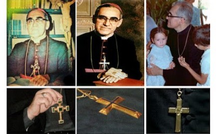 Le croci pettorali utilizzate da monsignor Romero. La prima da destra è stata quella meno usata, la croce di sinistra, con una semplice “IHS”, era quella indossata con maggior frequenza ed è stata sepolta con lui