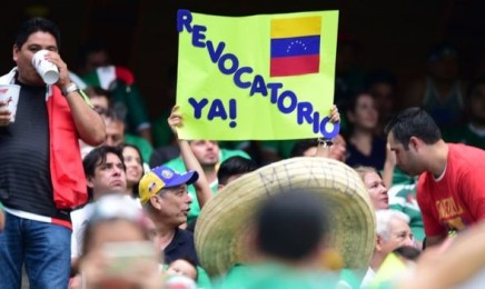 VENEZUELA SPEZZATA. Duro documento di vescovi contro Maduro. Il paese è allo stremo, la democrazia rotta. Appoggio al referendum revocatorio