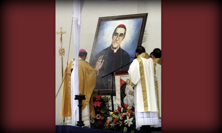 L’arcivescovo di San Salvador Escobar Alas nel momento della proclamazione. Foto Luis Lazo Chaparro