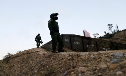 Controlli di frontiera. Foto AP