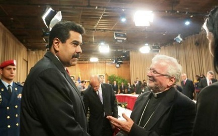 Il presidente Maduro con il nunzio mons. Aldo Giordano
