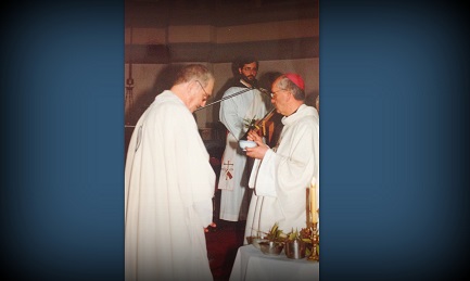 Una foto dell’anno 2000: Bergoglio con padre Luis Dri nel Santuario di Pompeya a Buenos Aires
