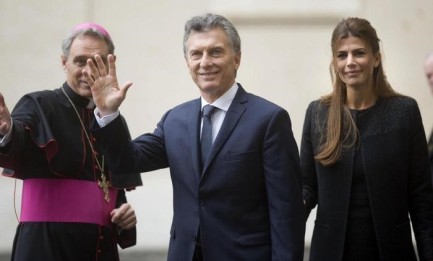 Il presidente argentino Maurizio Macri, al suo arrivo in Vaticano il 27 febbraio 2016