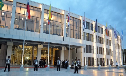 UNIONE DELLE NAZIONI SUDAMERICANE. Si torna a parlare di Parlamento e cittadinanza latinoamericana mentre avanzano i lavori per la sede comune in Bolivia UNIONE DELLE NAZIONI SUDAMERICANE. Si torna a parlare di Parlamento e cittadinanza latinoamericana mentre avanzano i lavori per la sede comune in Bolivia