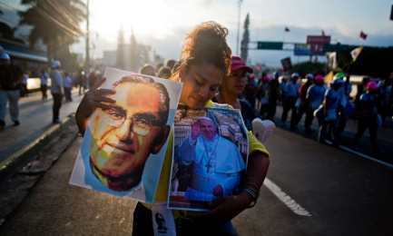 Processione in memoria di Romero a San Salvador