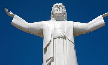 In tutto simile al Cristo brasiliano del Corcovado