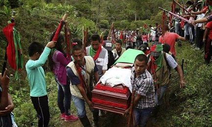 COLOMBIA. Mentre si lavora al viaggio del Papa per la primavera di quest’anno la pace appena raggiunta si tinge di vendetta: in 14 mesi assassinati 120 leader sociali
