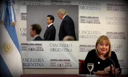 La Ministra degli esteri argentina Susana Malcorra. Nel riquadro il presidente del Messico Enrique Peña Nieto sovrastato alle spalle dal presidente Usa Donald Trump