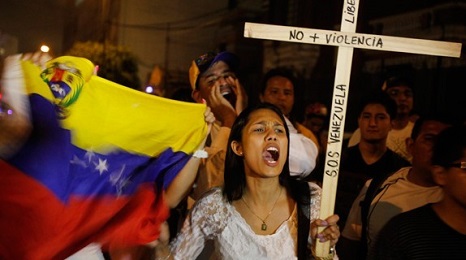 E’ UNA DITTATURA. Dura presa di posizione dei Gesuiti del Venezuela, che invitano “ad agire attraverso la protesta pacifica, senza armi, resistendo all’abuso del potere”