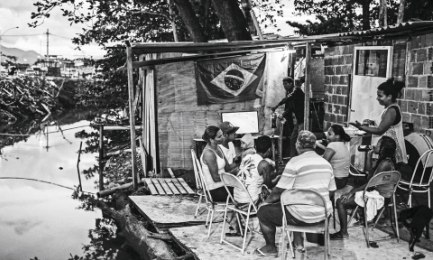BRASILE PARADOSSALE. Come spiegare che il Paese abbia uno dei peggiori indici di sviluppo umano dell’America Latina e che figuri ai primi posti nella classifica delle nazioni più felici del mondo?