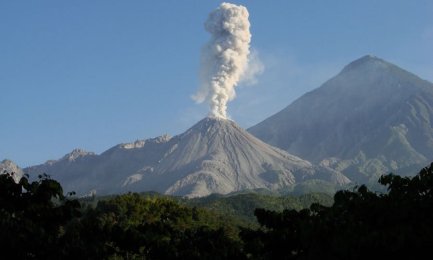 SI RISVEGLIA IL VULCANO LATINOAMERICANO. Crisi eclatanti, nascoste, in incubazione. La vera e onesta politica ha lasciato il posto a una corruzione spudorata e arrogante