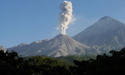 Il vulcano Ubinas, nel sud del Perù