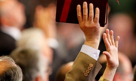 CILE. IN CERCA DEL VOTO EVANGELICO. Un bottino di due milioni e mezzo di voti che nelle elezioni di novembre peserà eccome!