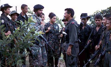 VERTICE DI GUERRIGLIE. Le FARC e l’ELN si riuniranno a Cuba questa settimana in un inedito summit per intercambiare le rispettive esperienze VERTICE DI GUERRIGLIE. Le FARC e l’ELN si riuniranno a Cuba questa settimana in un inedito summit per intercambiare le rispettive esperienze