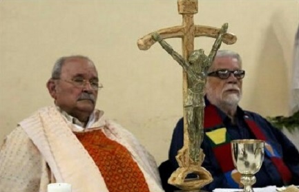 D’Escoto celebra la sua prima messa dopo la sospensione canonica revocatagli da papa Francesco il 14 agosto 2014