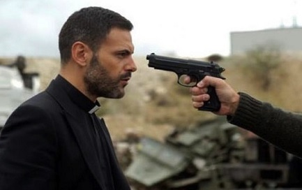 PRETE MESSICANO SCAMPA ALLA MORTE PER UN PELO. Legato e con la pistola alla testa gli scattano una fotografia e l’inviano ai mandanti. E si accorgono dell’errore