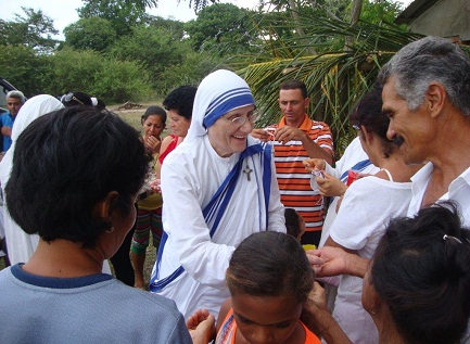 L’attuale Superiora generale delle Missionarie della Carità, madre María Prema Pierick, durante la visita Cuba