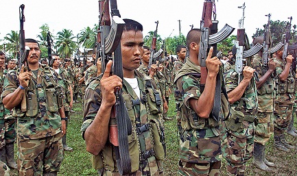 DA GUERRIGLIERI A GUARDIE DEL CORPO. 1200 uomini delle ex-Farc della Colombia potranno essere assunti con compiti di sicurezza