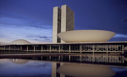 La sede del Parlamento del Brasile, a Brasilia, progettato dall'architetto Oscar Neimeyer
