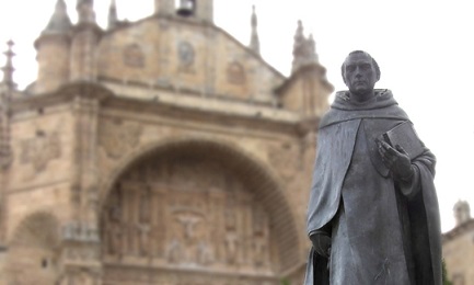 Monumento al domenicano spagnolo Francisco de Vitoria