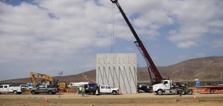 SCAVATRICI IN AZIONE. ECCO I PROTOTIPI DEL MURO DI TRUMP. Scelte le imprese, presentati i primi modelli, i lavori iniziano ufficialmente… SCAVATRICI IN AZIONE. ECCO I PROTOTIPI DEL MURO DI TRUMP. Scelte le imprese, presentati i primi modelli, i lavori iniziano ufficialmente…