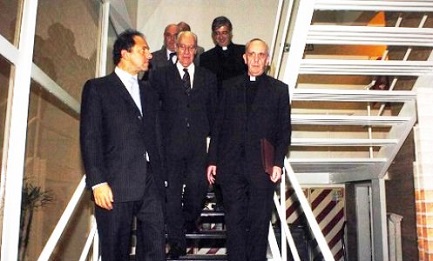 Una rara fotografia di Bergoglio e Methol Ferré (al centro) nel 2007