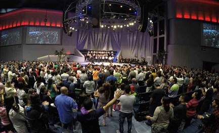 Celebrazione nella chiesa Oasis della Costa Rica