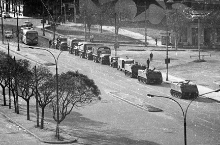 27 giugno 1973. Militari nelle strade di Montevideo