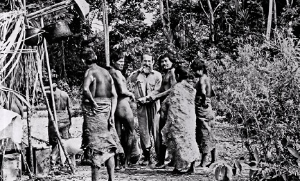 L’INCREDIBILE VITA DI FRATE “APAKONE” TRA GLI INDIOS DEL PERÚ. Il suo nome è risuonato nella recente visita del Papa. L’autore di questo articolo lo ha conosciuto
