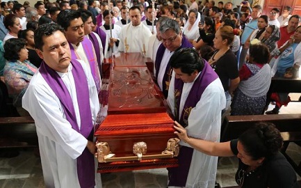 Funerali di Germaín Muñiz, uno dei due sacerdoti assassinati nello stato di Guerrero, Messico (Jesus Guerrero-AFP-Photo)