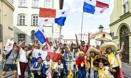 DIETRO AL PAPA, LA VALANGA. La Giornata mondiale della gioventù a Panama ha il suo primo iscritto: Francesco. E altri 40 mila che hanno subito prenotato l’evento del gennaio 2019