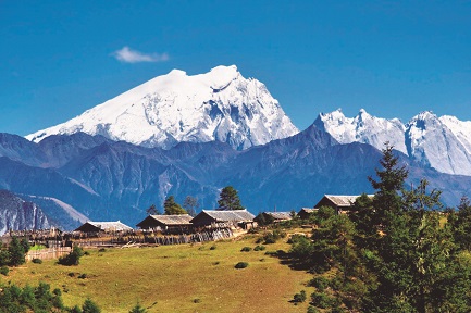 THE MISSION IN HIMALAYA. Ma anche al Polo Nord e nella Depressione della Dancalia. La organizza un sacerdote dell’ordine cattolico di Sant’Elia
