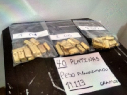 ALLE VITTIME QUEL CHE È DELLE VITTIME. Le Farc nuovo formato consegnano 20 chili d’oro al fondo indennizzatorio creato per i danneggiati della guerra