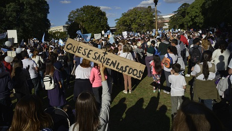 “TUTTA LA VITA HA VALORE”. Con questo slogan milioni di argentini sono scesi nelle piazze di tutto il paese per chiedere politiche a favore della vita e respingere la legalizzazione dell’aborto