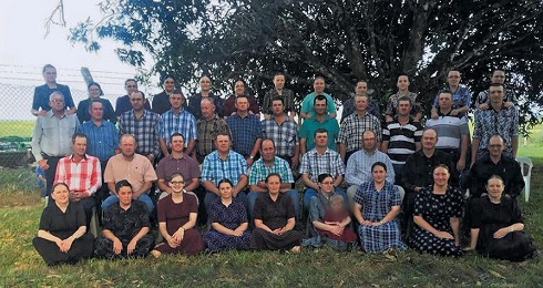 Nella foto famiglie mennonite della colonia Liviney, diretta da Ramón Dick.