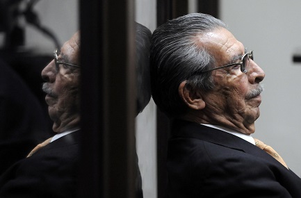 Ríos Montt in una pausa del processo per genocidio il 31 gennaio 2013 (Foto AFP-Johan Ordóñez)