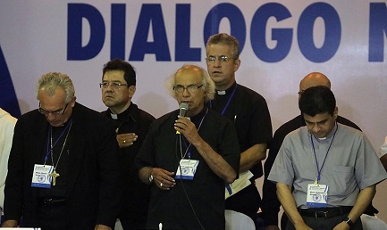 Il cardinale di Managua Leopoldo Brenes mentre denuncia minacce di morte (Foto AFP-END)