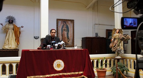 José Luis Escobar Alas risponde ad alcune domande (Foto Diario Co Latino-Ricardo Chicas Segura).