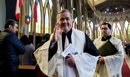 Il vescovo Barros (Foto Getty Images)