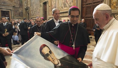 FORSE IL PAPA SULLA TOMBA DI SAN ROMERO, NEL SALVADOR. “Gli abbiamo scritto un’altra lettera” ha dichiarato l’arcivescovo della capitale “e sta considerando di venire”