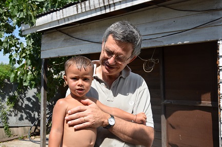 IL MONDO CAPOVOLTO DEI BAMBINI DI FAVELA DEL NUOVO PREFETTO ALLA COMUNICAZIONE VATICANA. Paolo Ruffini commenta l’intervista al Papa della rivista di una villa argentina