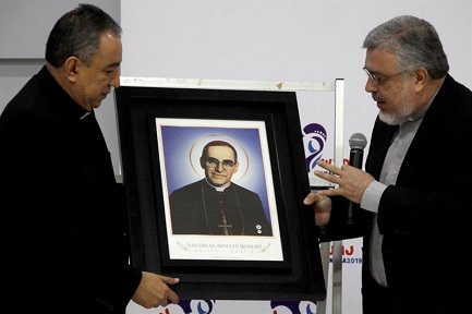 LE RELIQUIE DI ROMERO ARRIVANO A PANAMA. Il già beato e prossimo santo di El Salvador sarà il patrono della Giornata Mondiale della Gioventù di gennaio 2019