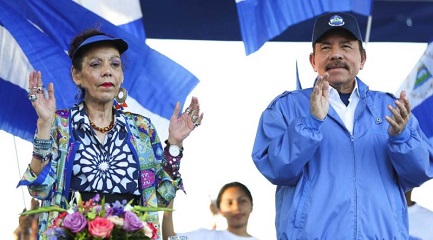 Daniel Ortega e la vicepresidente Rosario Murillo